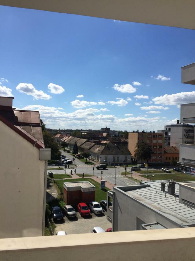 Studio Apartman Lara *** Осиек Екстериор снимка